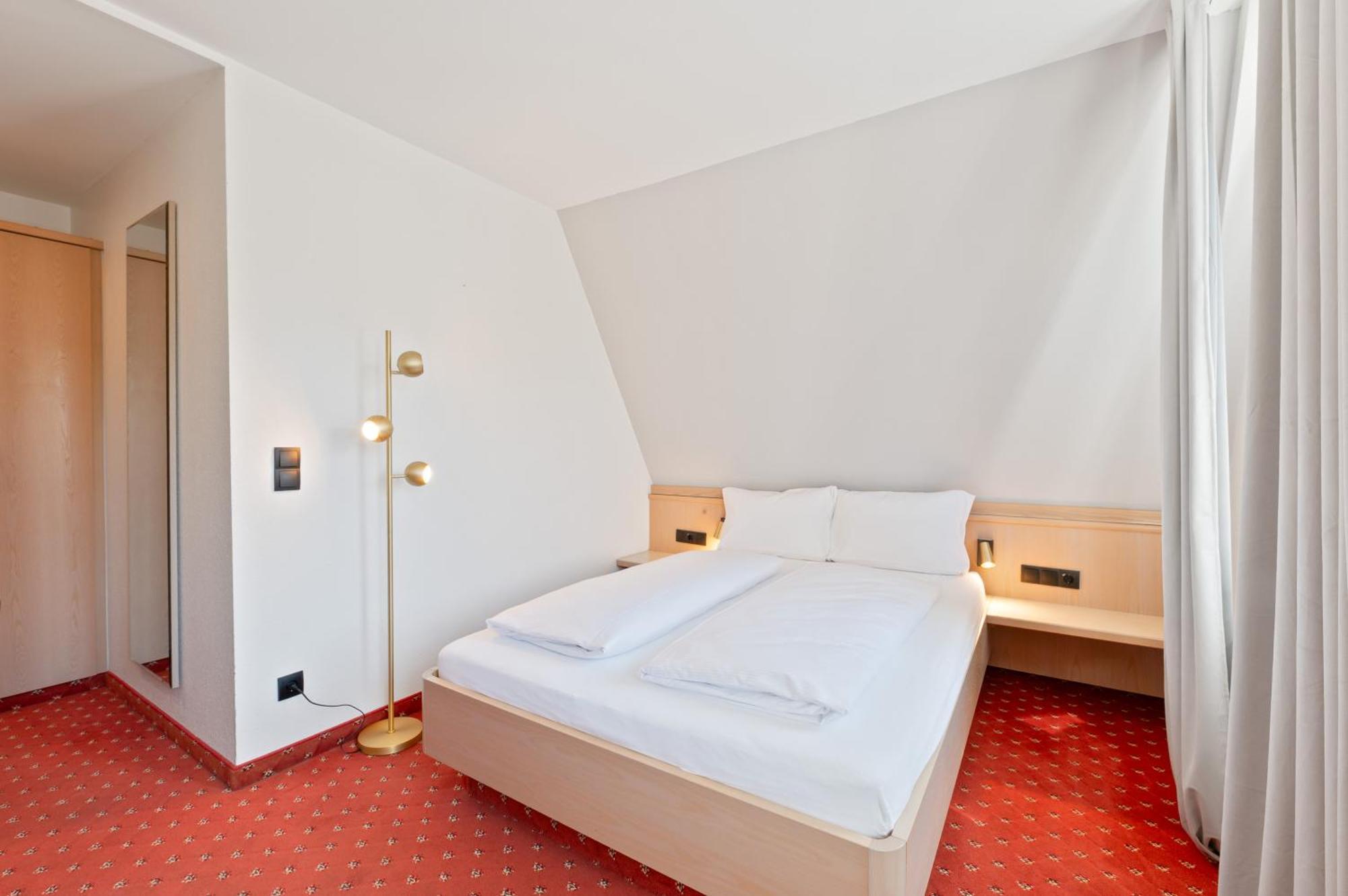 Steiners Hotel Airport-Messe Stuttgart Bagian luar foto