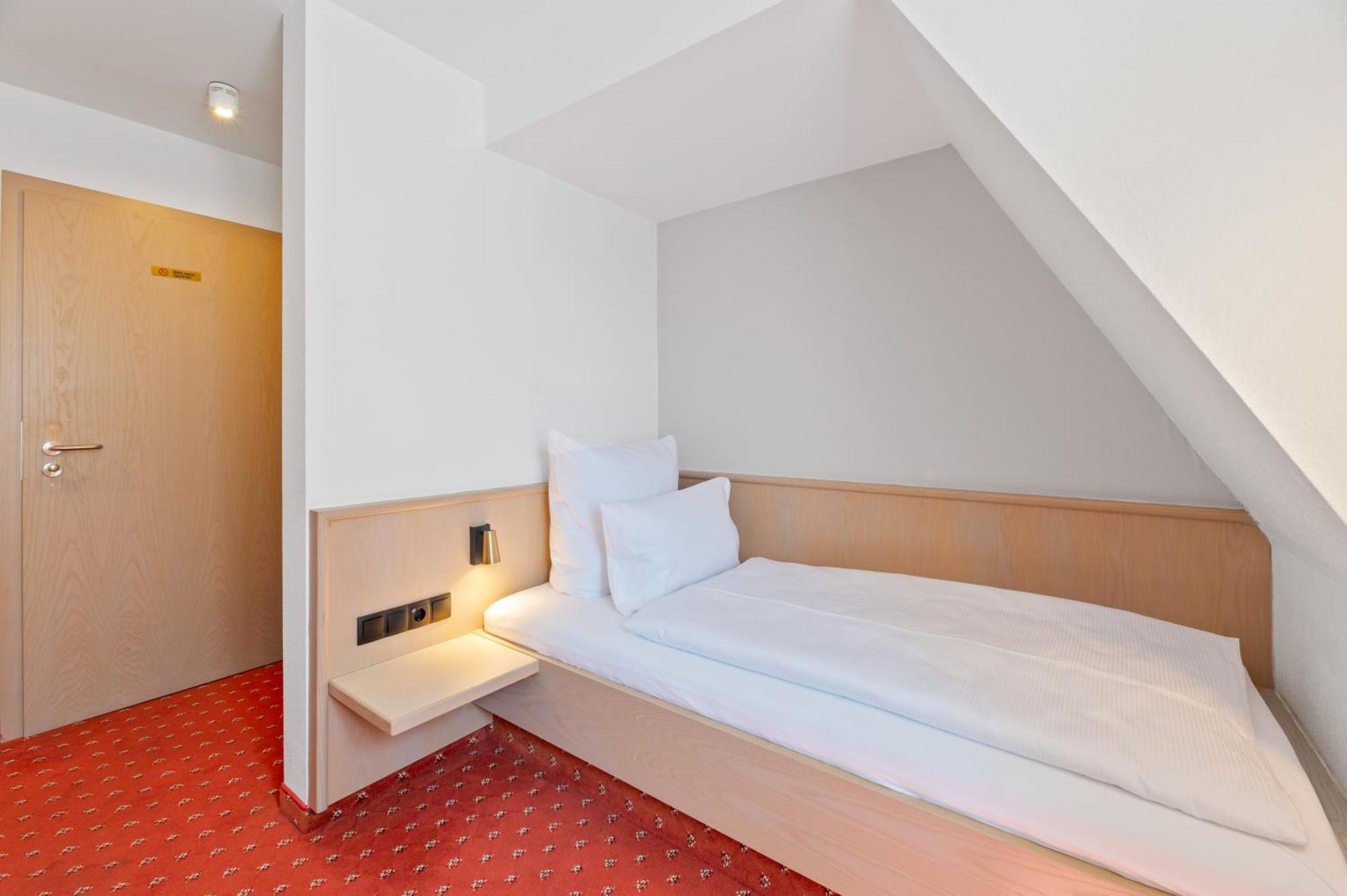 Steiners Hotel Airport-Messe Stuttgart Bagian luar foto
