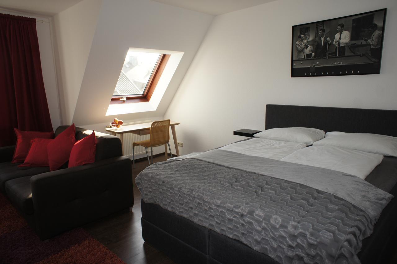 Gastehaus Andrea Bed & Breakfast Stuttgart Bagian luar foto